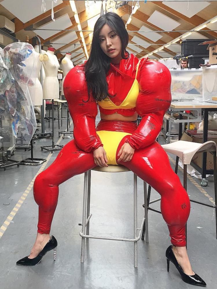 他把小时候偷看到的东西变成了今天的时尚