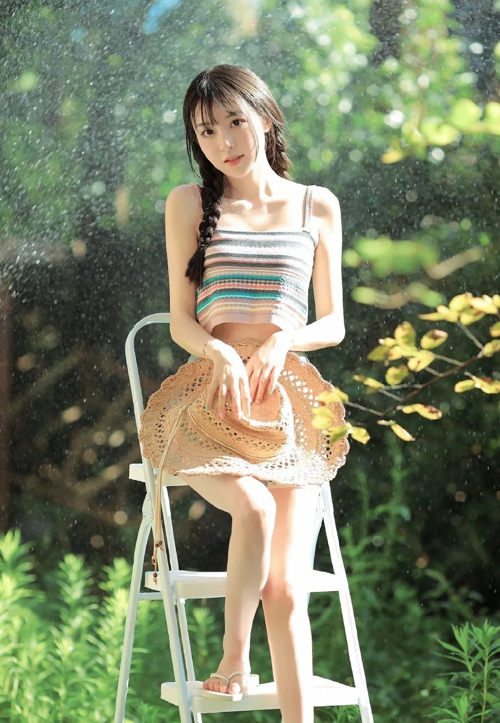 街拍时尚:大眼睛的女孩,看着就清凉透气