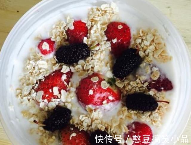 燕麦片|经常吃燕麦,给身体带来3中好处,但2个食用错误不要再犯