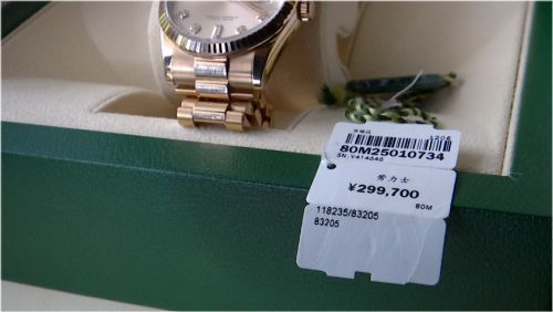 消费者|女子花30万买手表,疑似买到11年前库存表,店家称消费者无知情权