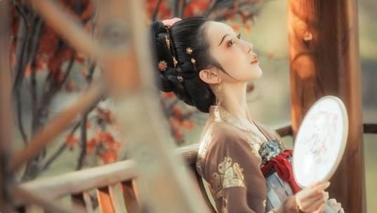 宋词之前最美的一首《蝶恋花》,意境美,韵味足,是词坛千古名篇