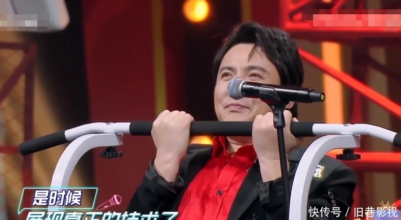 沈腾玩游戏被狂滋水,汪峰沈涛当场大笑,关晓彤的举动却好暖