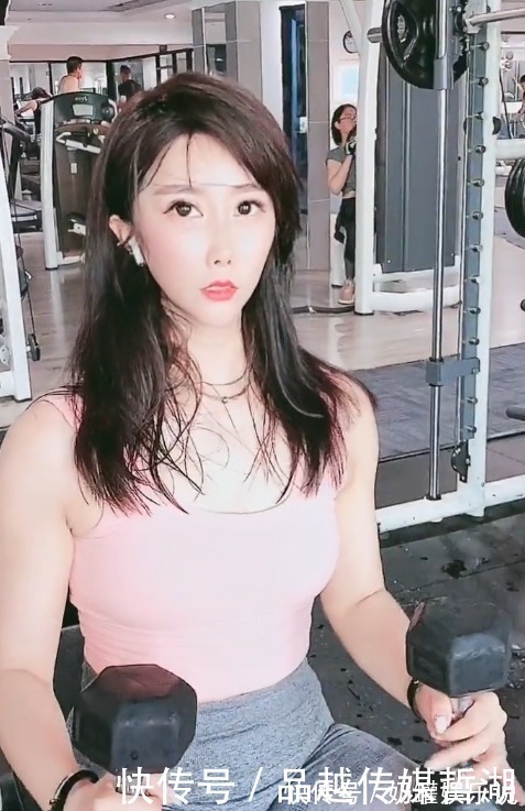 美女|看美女练的那么带劲，就知道健身房人不少
