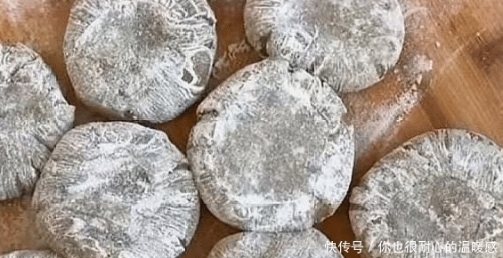 平时多给家人做它吃,不煎不炸,拌一拌上锅蒸熟即可,好吃还润肠