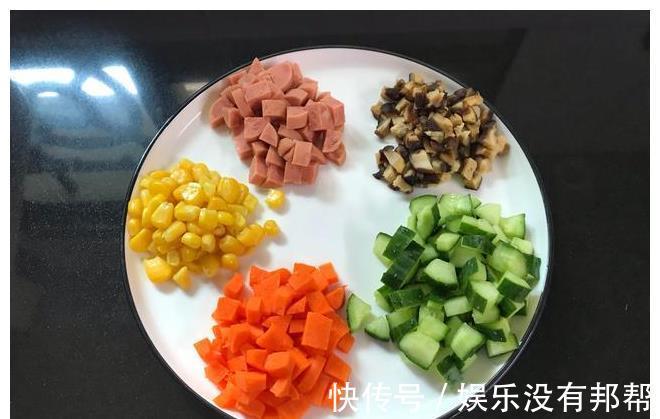 黄瓜|米饭这样做，比煲仔饭还好吃，简单美味，挑食的孩子都要吃一大碗