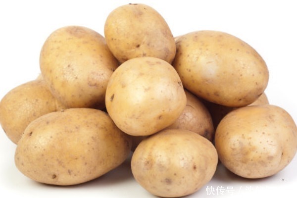 打了激素的土豆如何分辨老菜农教你几招，别再买错了！