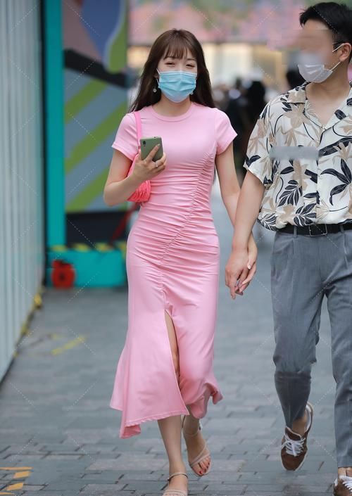 圆领开叉连衣裙，优雅又时尚，彰显气质女人魅力