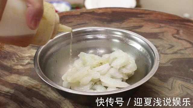 做法|虾仁想要做得饱满爽脆？关键在于腌制和上浆，这种做法简单实用