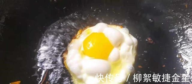 面条汤|煎蛋面条做法简单，吃起来美味可口，大家都爱吃！