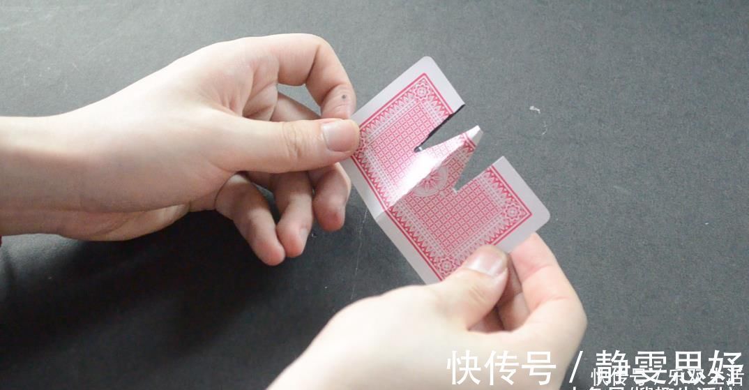 用处|用旧的扑克牌别再扔了, 剪几刀, 粘在厨房里超实用, 人人见了都夸好