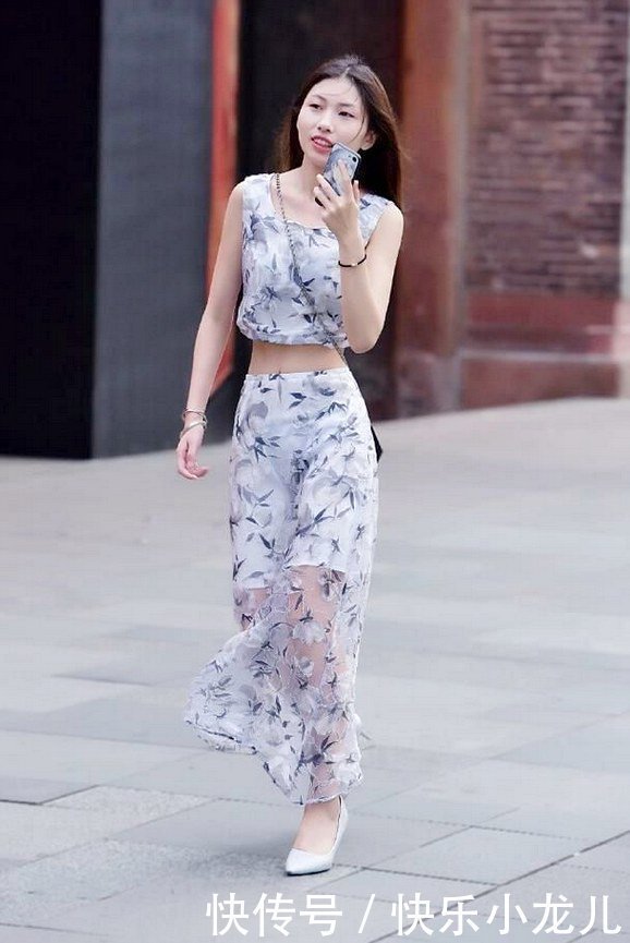 选择“中国风”套装,完美展现着纤细的腰身,优雅迷人