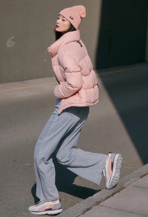 小姐姐|这才是潮人该有的穿搭,四种“亮色”羽绒服让你气质倍增,超洋气