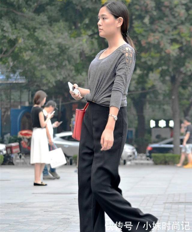 尖头|美女穿搭:高腰直筒牛仔裤,搭配尖头细跟鞋,显得大气,有衬托矜持