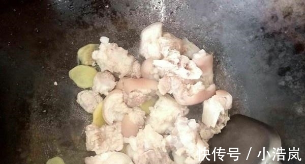 猪脚|媳妇把4斤猪蹄放进砂锅,不加一滴水,没出锅就馋坏儿子