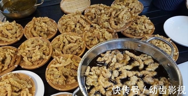炸酥肉，用淀粉还是面粉？四川大厨教你一招，焦香酥脆不回软