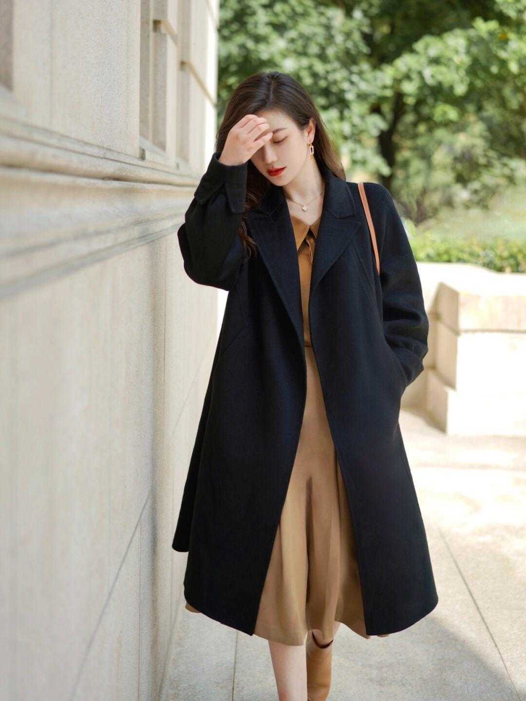 博主 别再用大衣搭配休闲鞋了,试试大衣+及踝靴吧!时髦精致又有气场