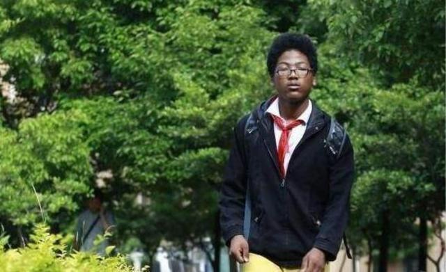 领养|那个被中国奶奶收养的“黑人小孩”,如今已成年,称自己是中国人