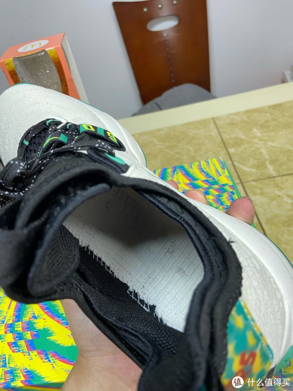 安踏|女友给我挑了一个原谅套餐一安踏海沃德二代??虎扑联名夜光篮球鞋