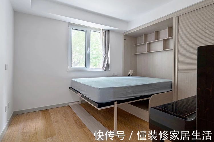榻榻米|卧室小,我会这样安排床和衣柜,让木工无缝衔接打一起,实用性强