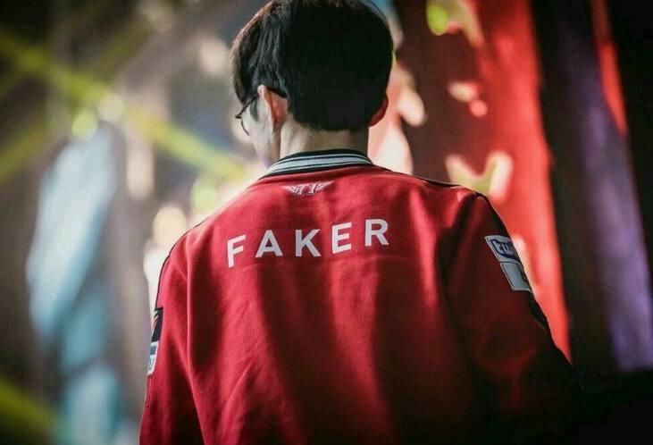 战队|TI战队被爆新黑料，SKT粉丝不满送花圈：faker是娱乐明星？
