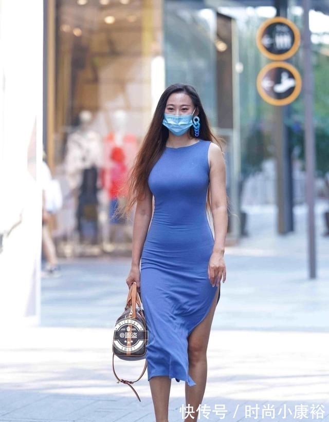 姑娘|连衣裙体现身材,格外美丽,个性气质