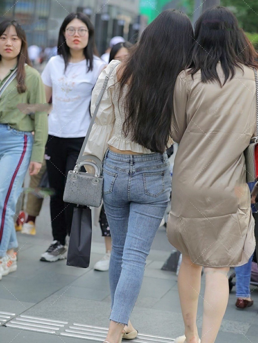 穿衣搭配 成熟风的小姐姐,轻松遮掩“腿粗胯宽”,更有女人味!