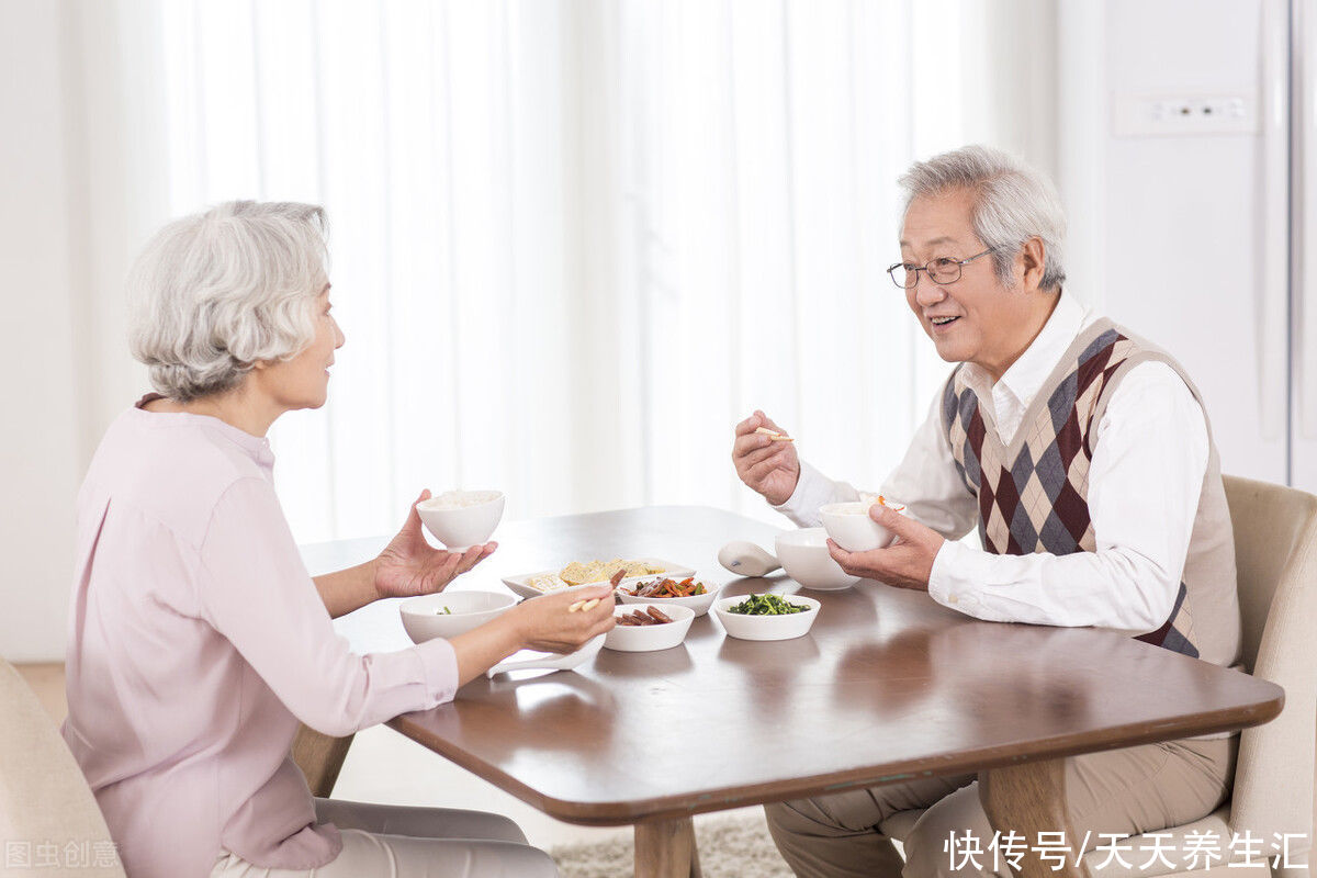 老年人晚餐常喝七种汤，营养吸收好，代谢轻松，身体更健康