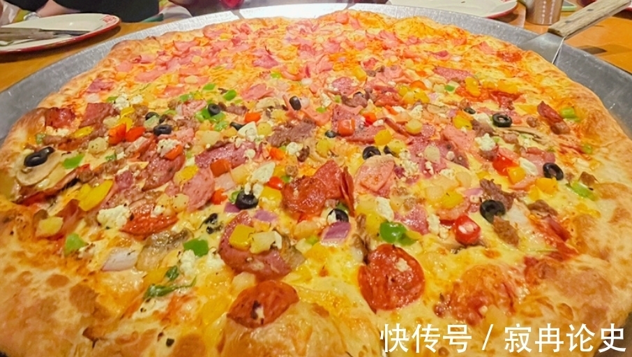 跑男|宋雨琦回高中母校,打卡最爱的披萨店,这尺寸确定吃得完?