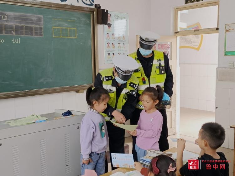 交通|桓台交警进学校开展交通安全宣传活动