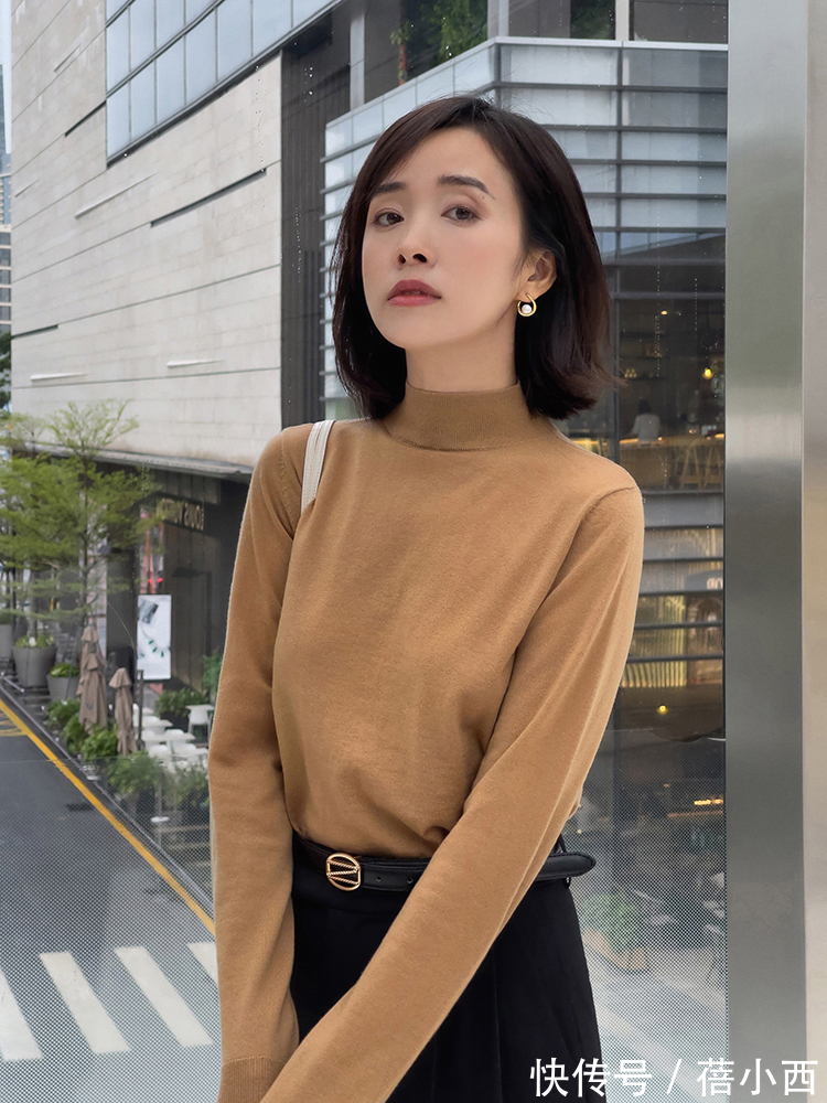 女人|40岁女人多穿“纯色上衣”,记住这3个搭配思路,气质远胜同龄人