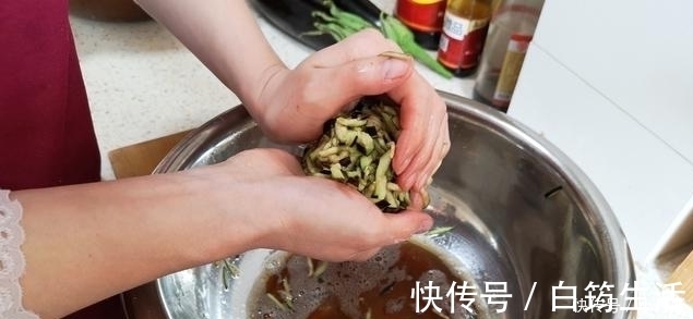 茄子我家最爱这样吃,不用蒸,不用炒,不凉拌,隔三差五不吃就馋