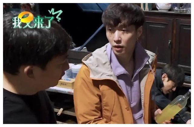 张艺兴是来抢黄磊饭碗的？做饭专业，和节目组斗智斗勇稳占上风