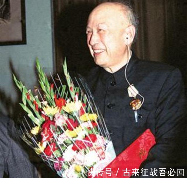 同学|钱学森面对外国同学嘲讽霸气回应:我们人比人,你们谁敢和我比试