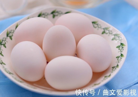 鸡蛋|高血脂每天吃一个鸡蛋可以吗？蛋黄还能吃吗？辟谣来了
