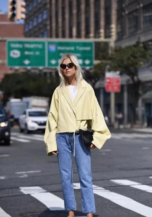 建议皮肤黄的女性，少穿黑白灰！多穿这三种“颜色”，非常显气质