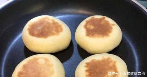 1碗面粉配2个鸡蛋，无水无油，柔软可口，营养丰富，比面包还香