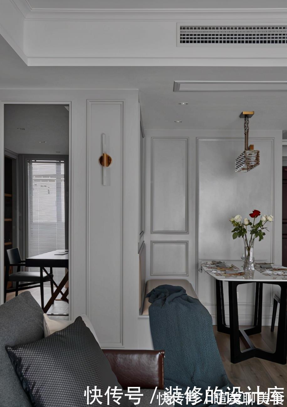 镜面|104平现代风两居室,美式元素护墙板,构建高雅生活空间