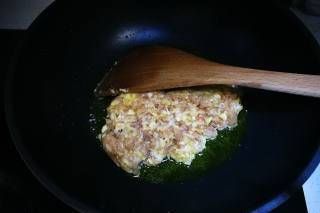 它的味道不亚于豇豆的芹菜肉末,是拌饭面条的好搭档