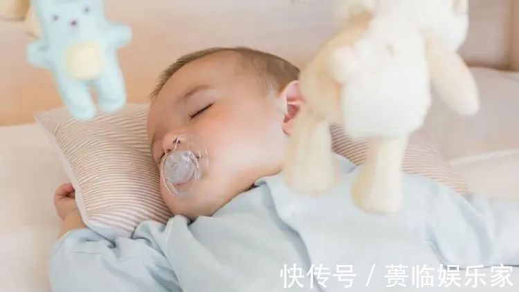 宝妈|需要哄睡的宝宝,和自己入睡的宝宝,长大后影响的不止是智力