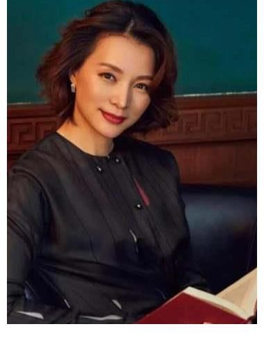 中国诗词大会|董卿为何离开央视？同事揭露真相！董卿的作为令人敬佩！