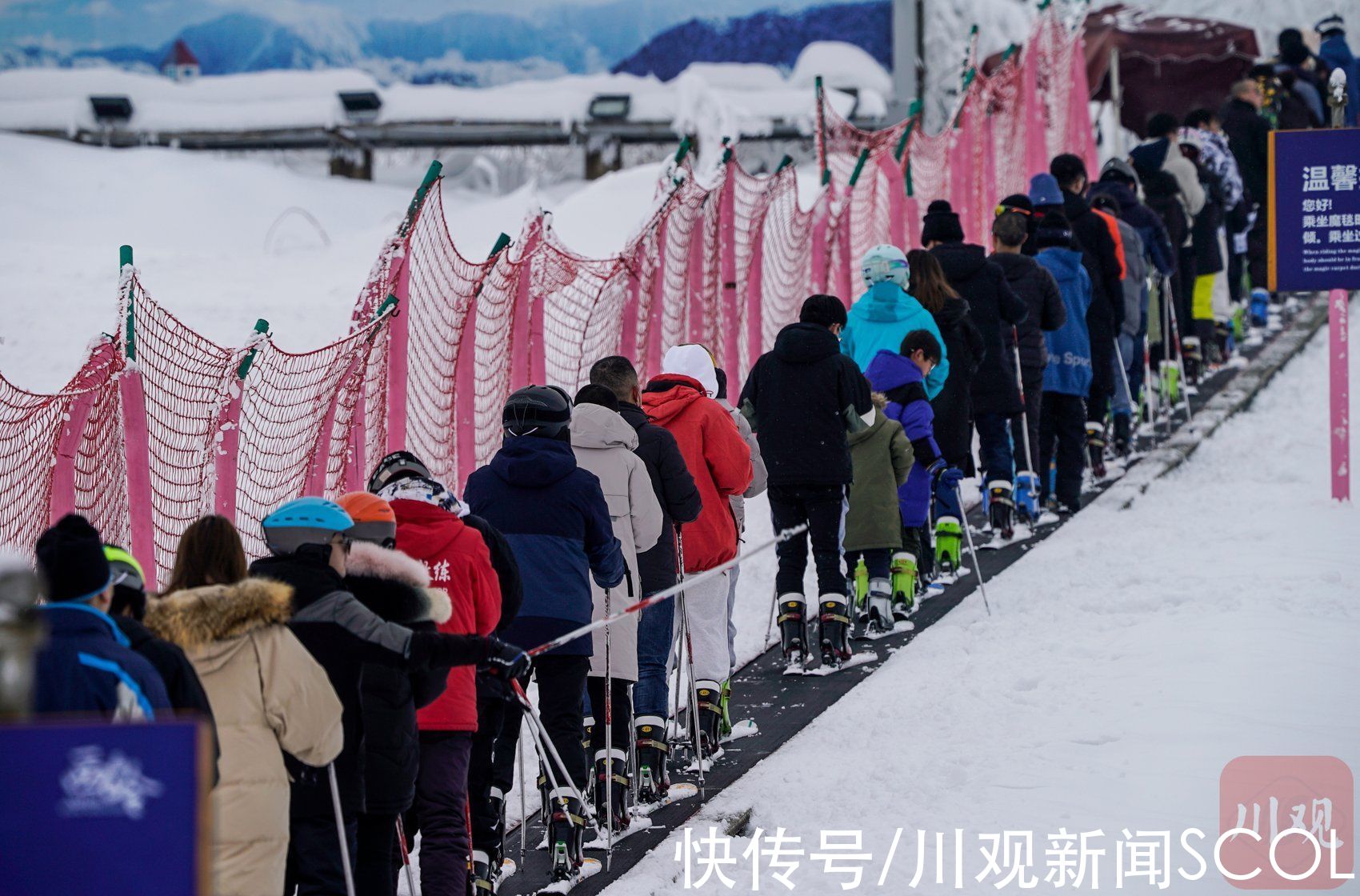 雪上“飞翔”，西岭雪山滑雪热|C视频 | 西岭雪山滑雪场