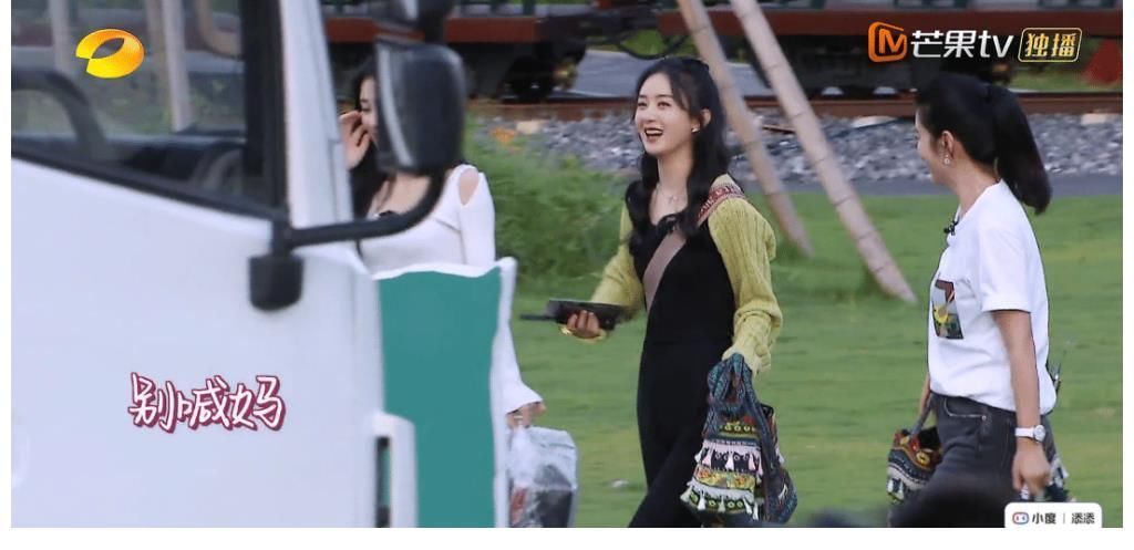 赵丽颖回归，与黄晓明互动综艺感拉满，宁静终究没撑起《中餐厅》