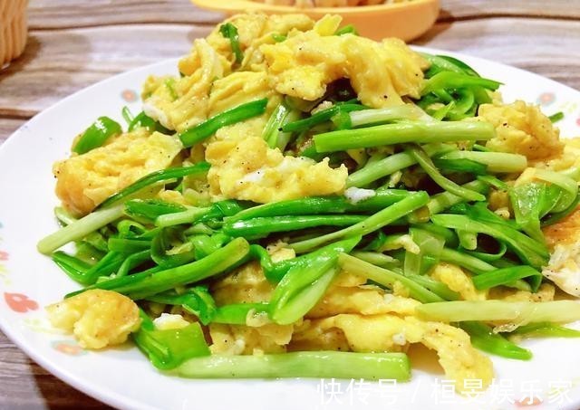 下饭|今天来做道经典美食蒜苗炒鸡蛋,香气四溢,清脆爽滑,超级下饭