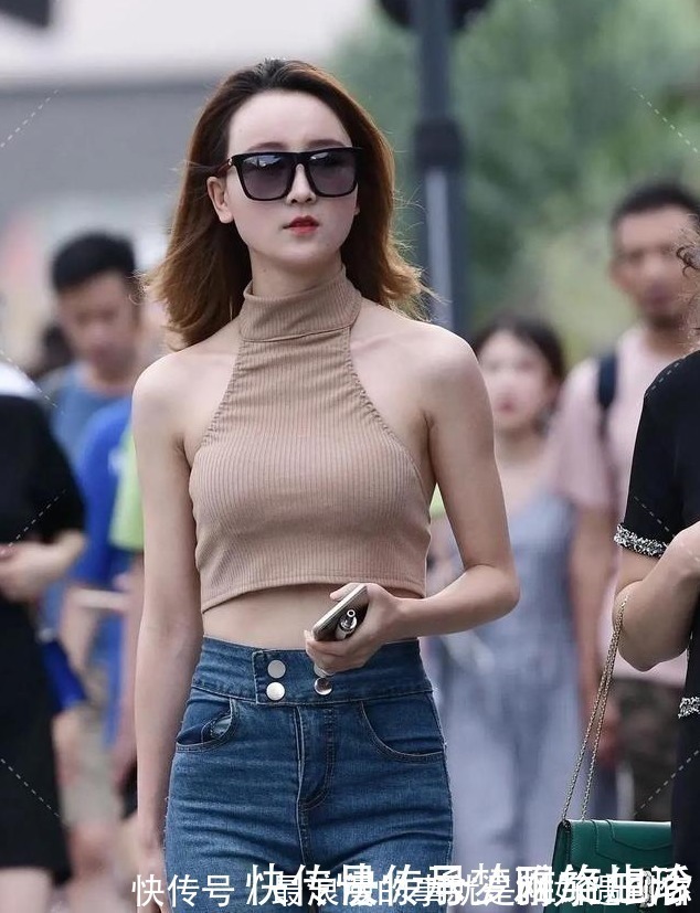 街拍 不是牛仔裤不好看,而是你不会搭配,用时髦做搭配效果不一样
