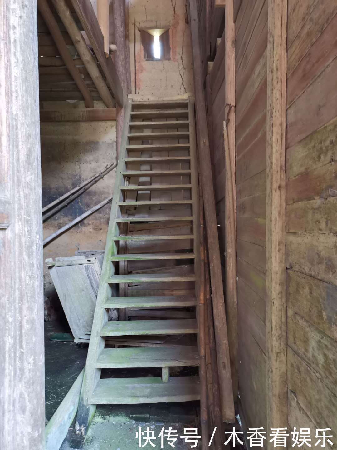 农村|第一次回农村老公家，被他家房子吓到了，这样的房子你们没见过！