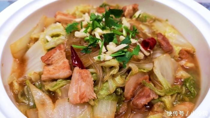 白菜炖豆腐,先炒白菜还是先炒豆腐?大厨:都不对,教你正确做法