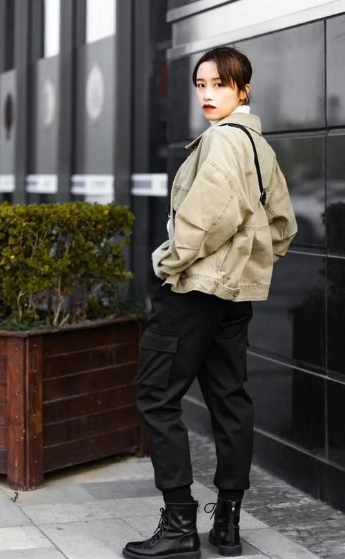 “ 春外套 ”我爱惨了！2021年这么穿，流行极了！