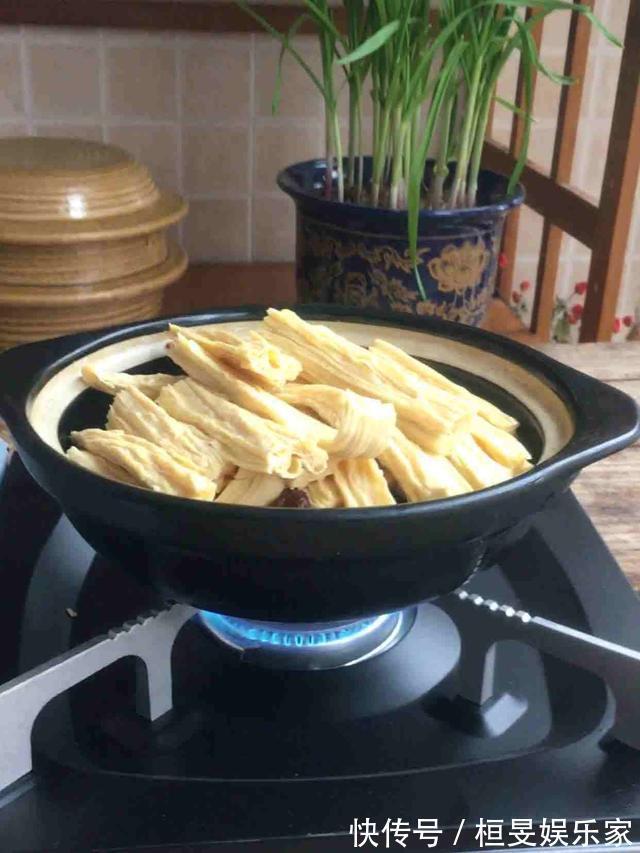 卤汤|泡腐竹，可别放入水里就泡，饭店都是这么泡，既简单又快速还筋道