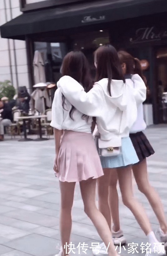 小姐姐各有各的优势,不过还是更喜欢中间的美女