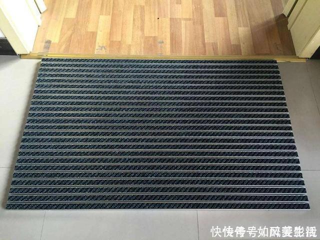 铝镁合金|家门口不要再傻傻的放地垫了!现在都流行这种,用10年都不会坏